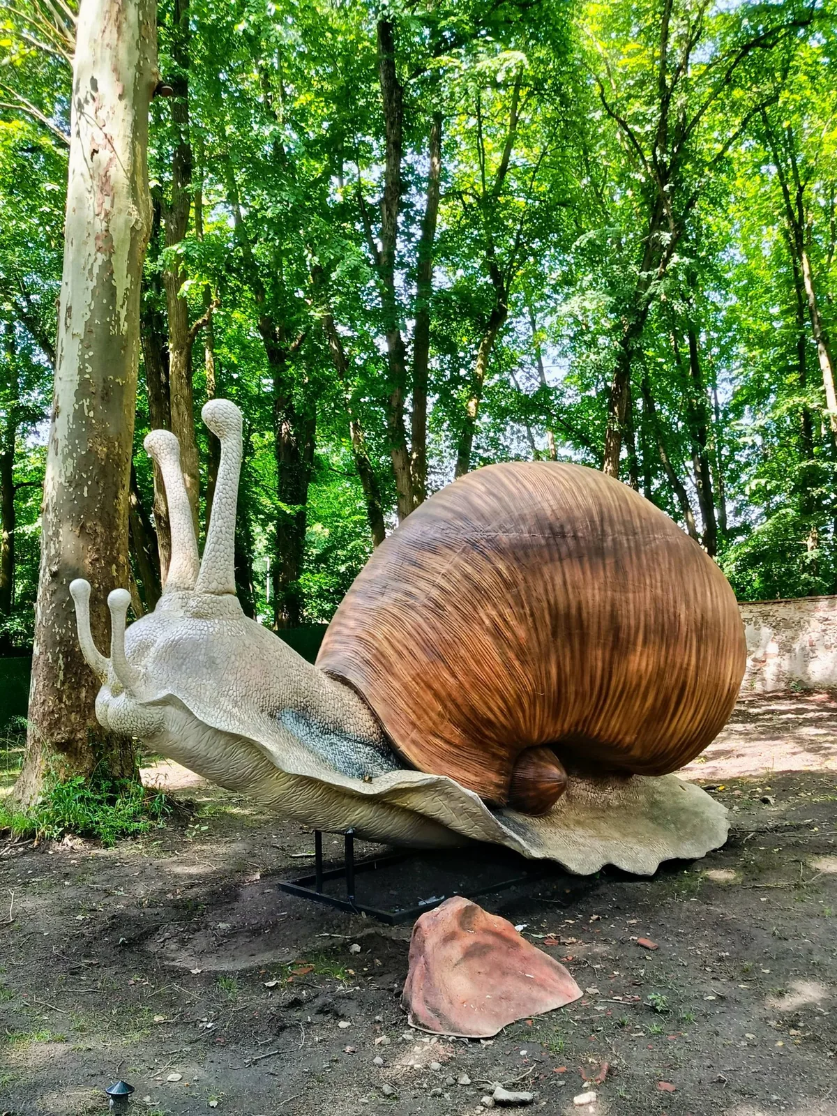 Dřevěná socha: Obří šnek, Svět obrů Chlum u Třeboně